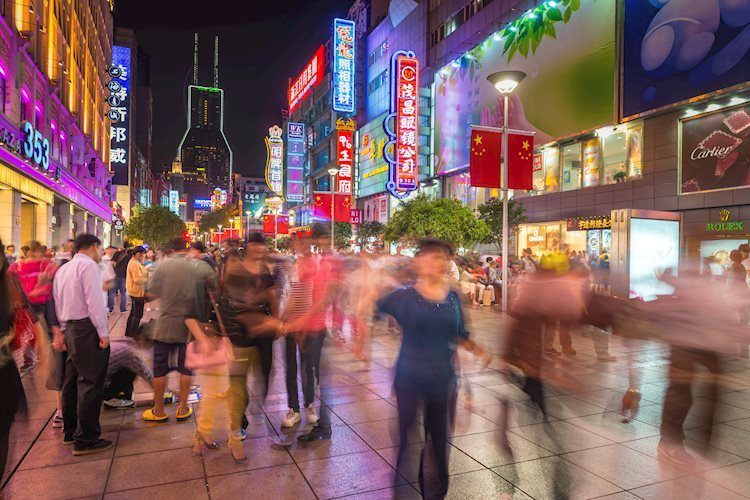 亚洲股市跟随标普500指数走强，美元转為盘整，原油价格回落